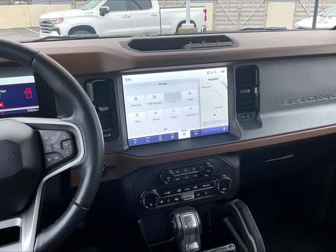 Used 2024 Ford Bronco Outer Banks image 9