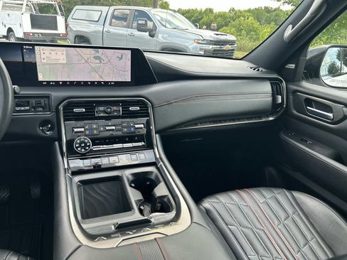 Used 2025 Nissan Armada PRO-4X w/ Pro-4X Premium Package AWD/4WD image 24