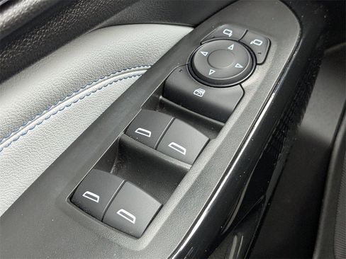 Certified 2025 Chevrolet Trax LT image 25