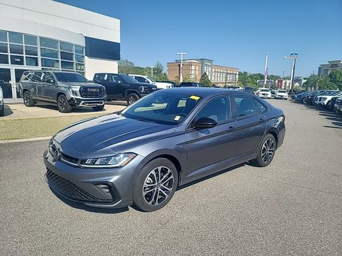 Used 2025 Volkswagen Jetta Sport image 3