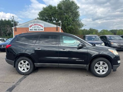 Used 2009 Chevrolet Traverse LT FWD image 4