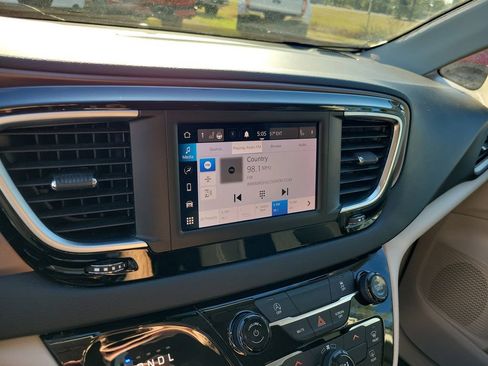 Used 2023 Chrysler Voyager LX FWD image 22