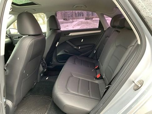 Used 2019 Volkswagen Passat 2.0T Wolfsburg w/ Wheels & Sunroof Package image 25