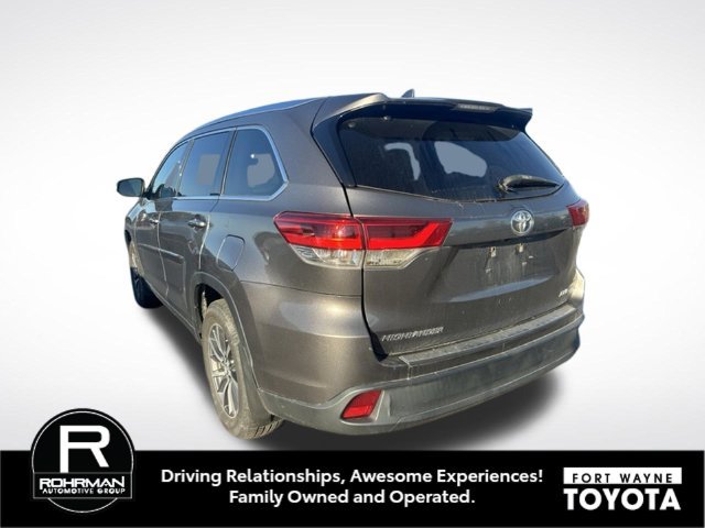 Used 2017 Toyota Highlander XLE AWD/4WD image 3