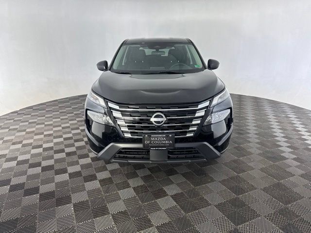 Used 2024 Nissan Rogue S AWD/4WD image 2