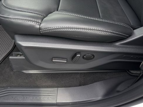 New 2025 Ford Expedition Max Platinum w/ Stealth Performance Package image 11