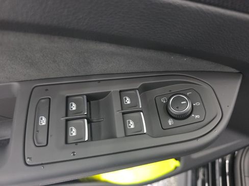New 2026 Volkswagen GTI SE FWD image 27