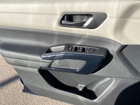 New 2025 Nissan Pathfinder SV image 15