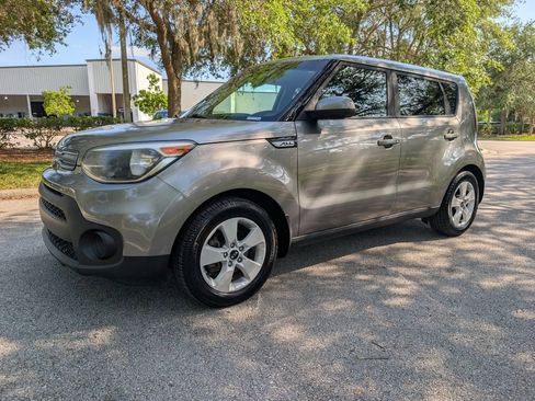 Used 2019 Kia Soul w/ Convenience Package FWD image 3