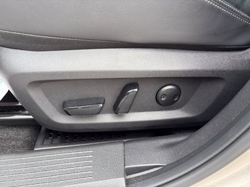 Used 2025 Nissan Rogue Platinum w/ Tech Package FWD image 33