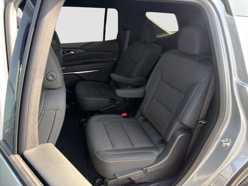 Used 2024 Chevrolet Traverse LT image 25