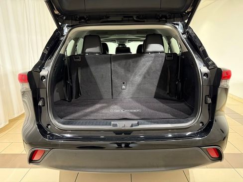 Used 2023 Toyota Highlander XLE AWD/4WD image 12