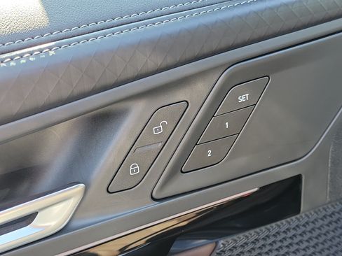 Used 2025 BMW X2 xDrive28i AWD/4WD image 19