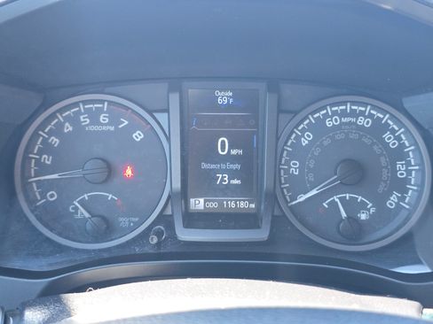 Used 2018 Toyota Tacoma TRD Sport RWD image 25