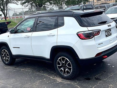 Used 2025 Jeep Compass Trailhawk AWD/4WD image 5