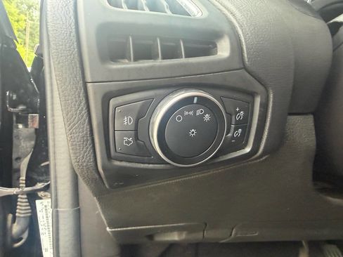 Used 2017 Ford Focus Titanium w/ Titanium Technology Package FWD image 14