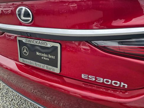 Used 2025 Lexus ES 300h w/ Premium Package FWD image 13
