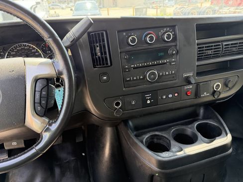 Used 2015 Chevrolet Express 2500 RWD image 7