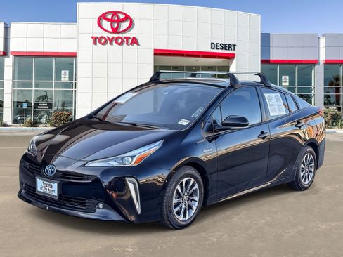 Certified 2022 Toyota Prius XLE w/ Advanced Technology Package FWD image 3