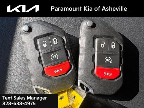 Used 2024 Jeep Wrangler Sahara image 29