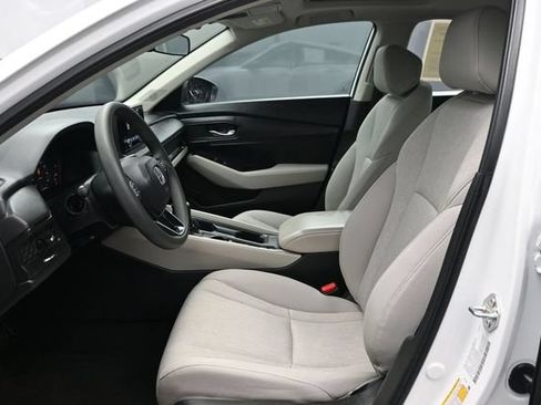 Used 2025 Honda Accord SE image 6