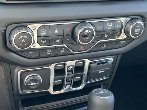 New 2025 Jeep Gladiator Sport image 24