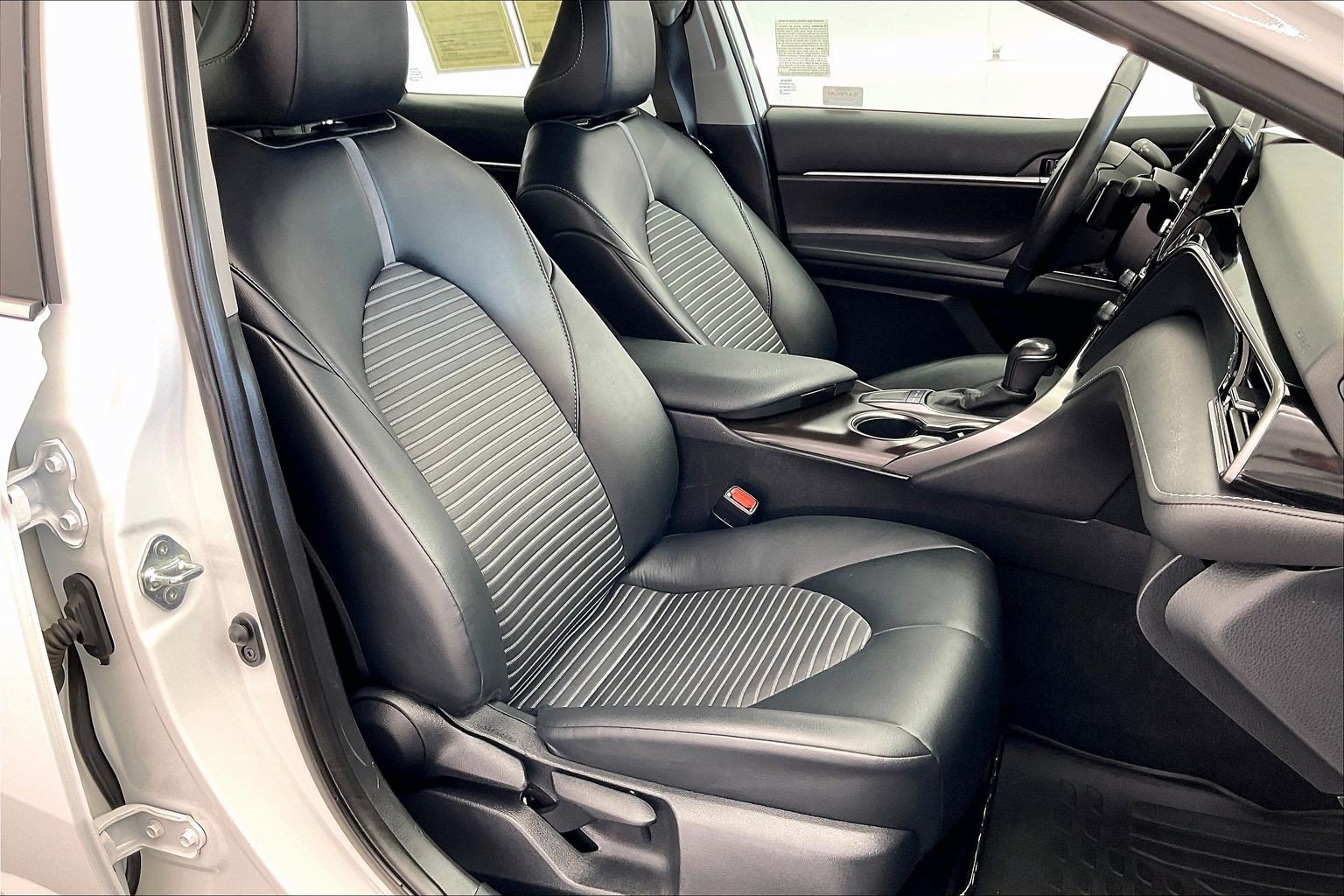 Used 2024 Toyota Camry SE w/ Convenience Package FWD image 6