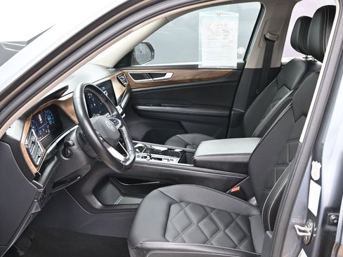 Used 2025 Volkswagen Atlas SE FWD image 17