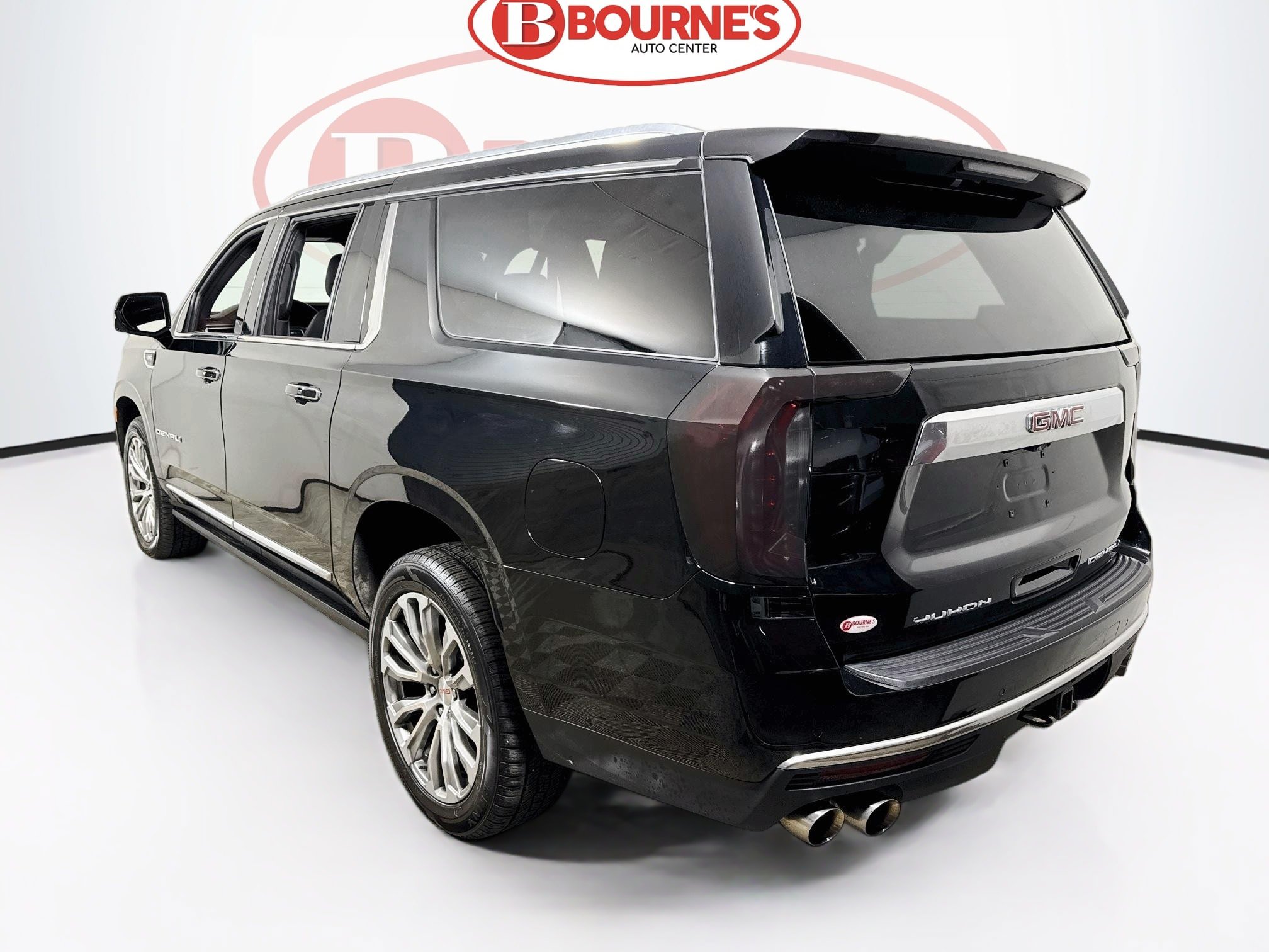 Used 2022 GMC Yukon XL Denali w/ Denali Premium Package AWD/4WD image 10
