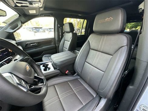 New 2026 Chevrolet Suburban High Country image 6
