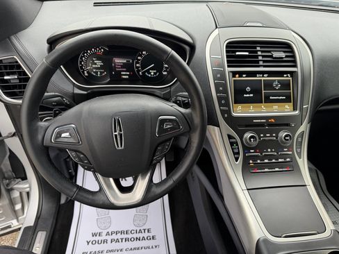 Used 2018 Lincoln MKX Premiere image 11