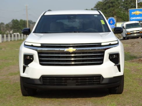 Used 2025 Chevrolet Traverse LT image 6