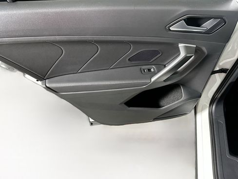 Used 2024 Volkswagen Tiguan SE image 24