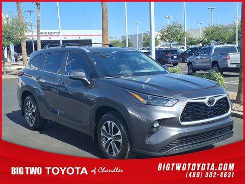 Used 2023 Toyota Highlander XLE FWD image 1