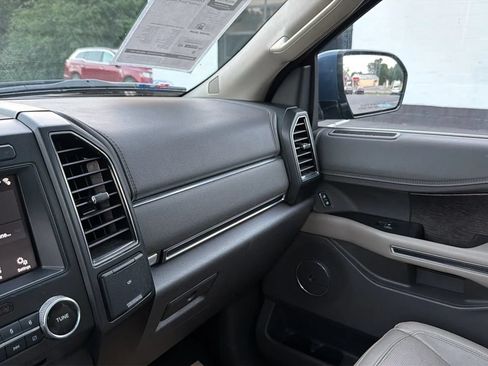 Used 2018 Ford Expedition Limited w/ Equipment Group 301A AWD/4WD image 30