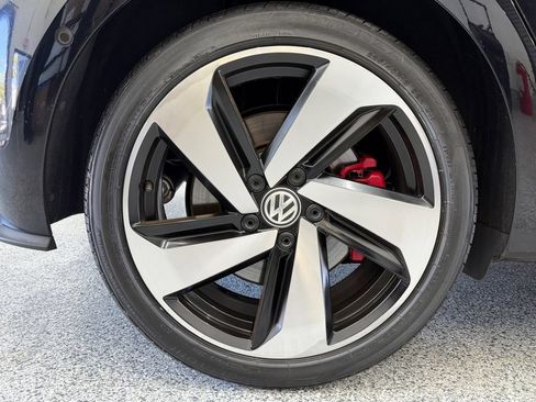 Used 2018 Volkswagen GTI 4-Door FWD image 43