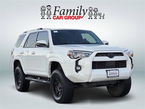 Used 2021 Toyota 4Runner SR5 Premium w/ Moonroof Package image 2