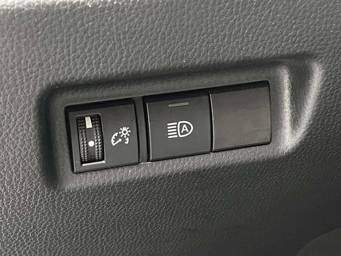 Used 2022 Toyota RAV4 XLE AWD/4WD image 9