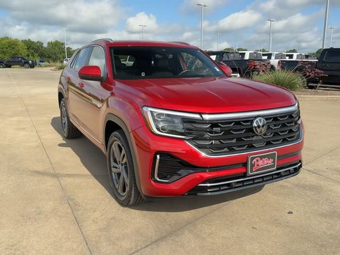 Used 2024 Volkswagen Atlas Cross Sport SEL R-Line image 2