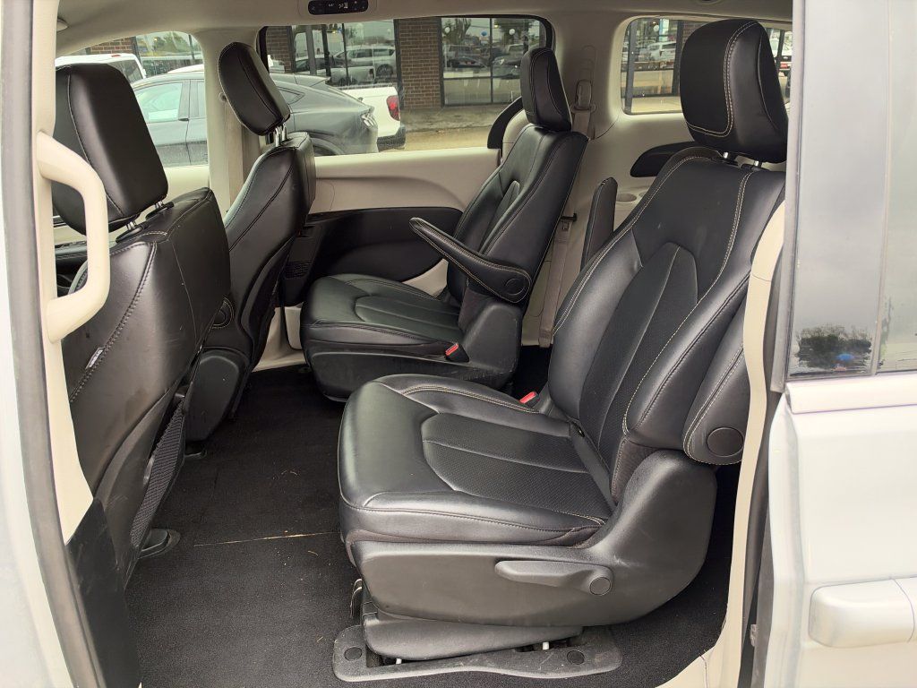 Used 2024 Chrysler Pacifica Limited FWD image 10