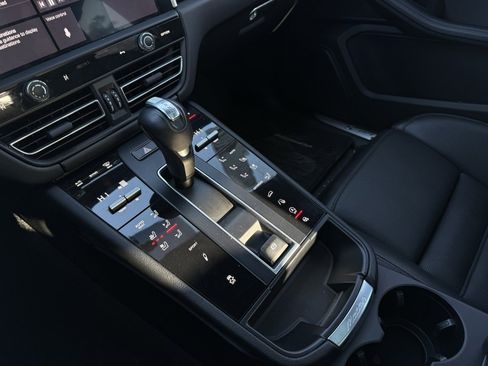 Used 2022 Porsche Macan S w/ Premium Package Plus image 21