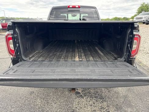 Used 2017 GMC Sierra 1500 SLT w/ SLT Preferred Package AWD/4WD image 12