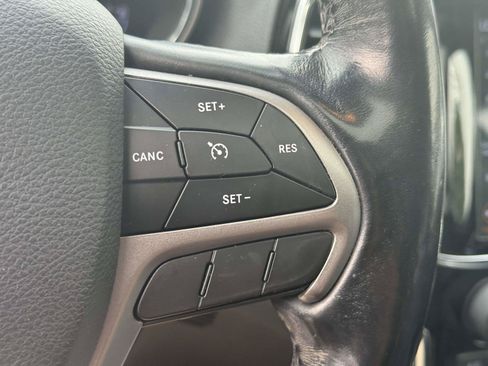 Used 2020 Jeep Grand Cherokee Limited AWD/4WD image 21