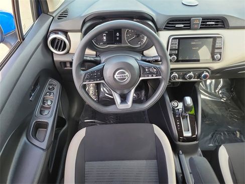 Used 2020 Nissan Versa SV image 7