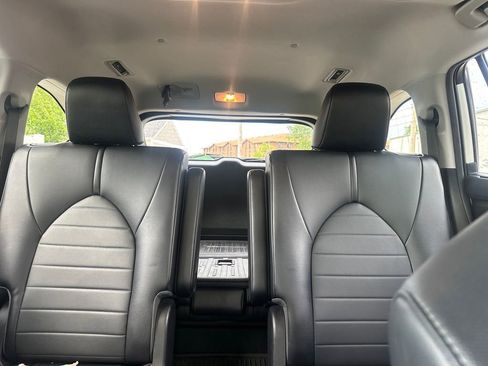 Used 2021 Toyota Highlander XLE image 17