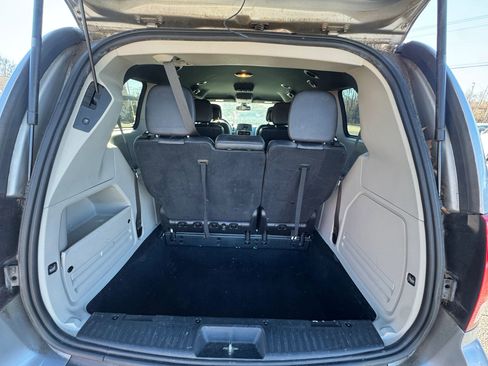 Used 2019 Dodge Grand Caravan SXT image 21