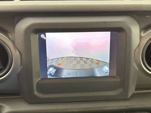 Used 2021 Jeep Gladiator Sport image 12