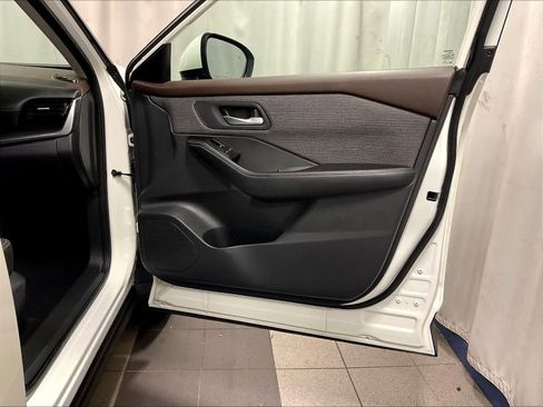 Certified 2021 Nissan Rogue SV image 12