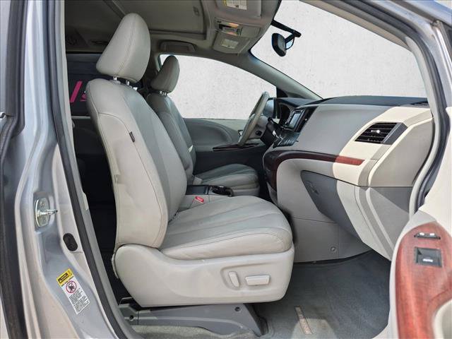 Used 2014 Toyota Sienna XLE FWD image 19