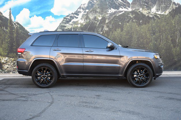 Used 2019 Jeep Grand Cherokee Altitude AWD/4WD image 2
